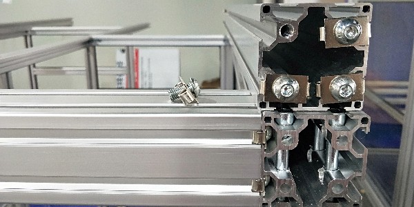 關于鋁型材內(nèi)六角螺栓常見的五種組合用法